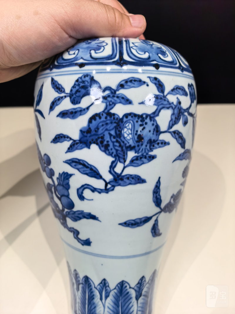 清雍正 仿永乐青花折枝花果纹梅瓶 - 图5